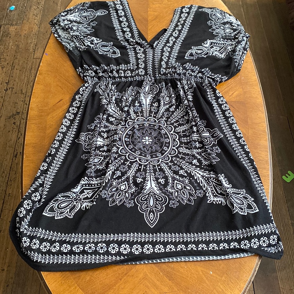 Extra large Black and white dress